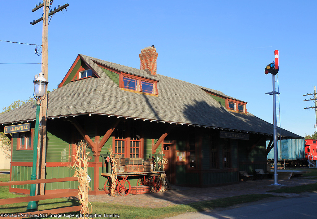 Former Lehigh Valley station